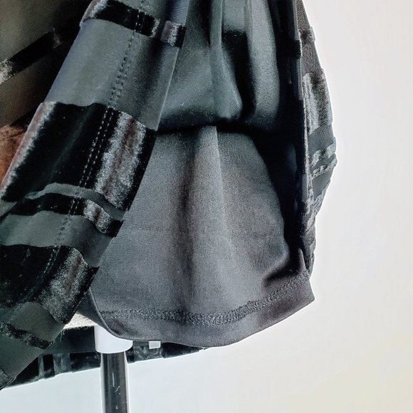 DKNY Women’s Black Velvet and Sheer Asymmetrical Stripe Sleeveless Top M Size M - Picture 6 of 8